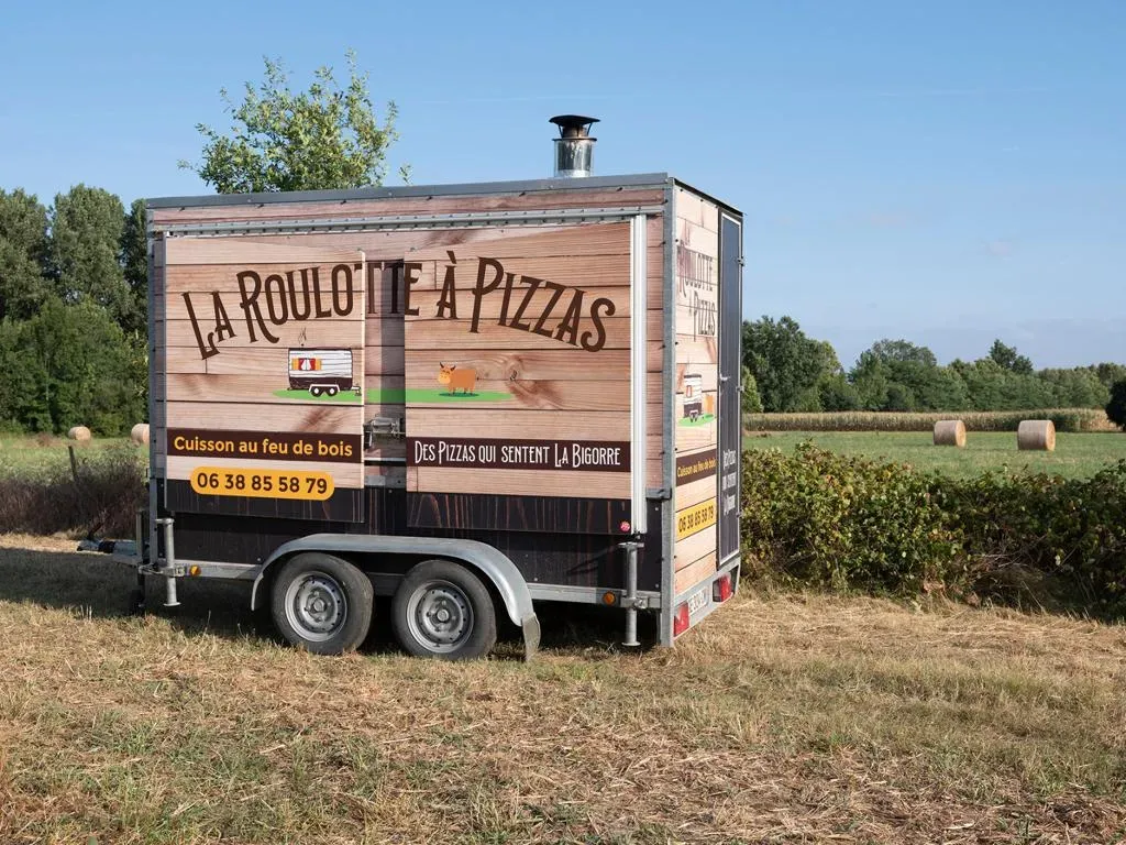 des pizzas qui viennent à vous